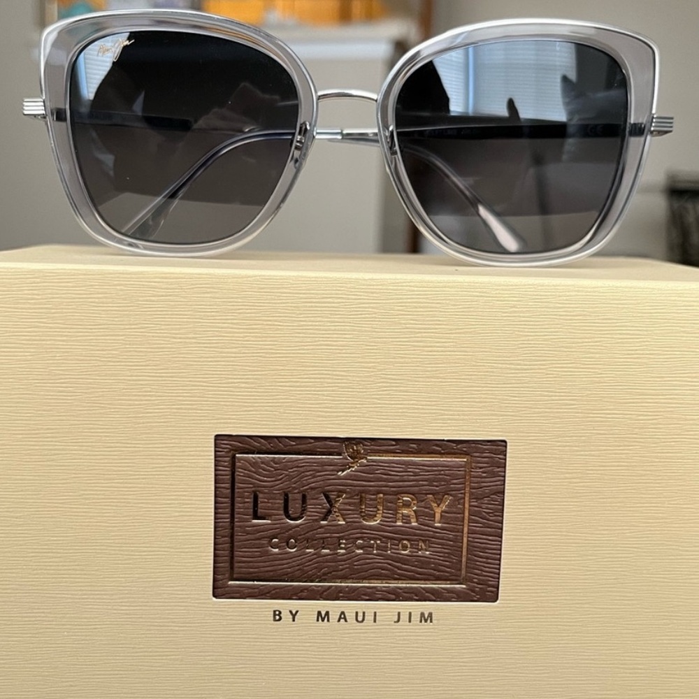 LMaui Jim Violet Lake Sunglasses - Grey with Silver - Like New